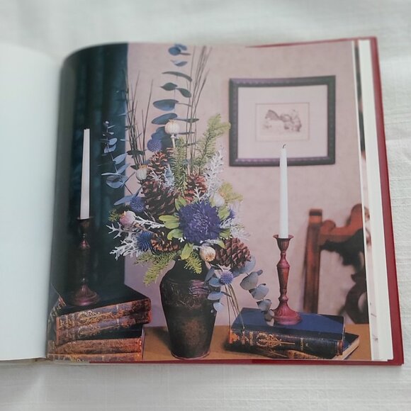 BOOK - DRIED FLOWERS FOR ALL SEASONS - BRAND NEW - Picture 1 of 5